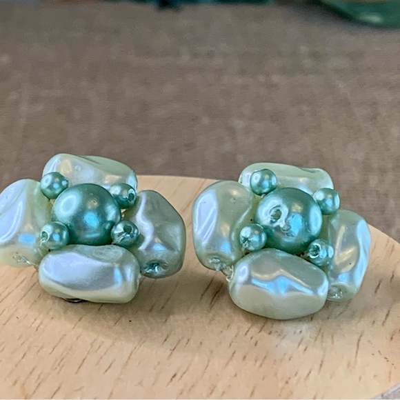 MCM Jewelry - VTG Faux Pearl Cluster Flower Beaded Clip On Earrings Mint Green Hong Kong 1"